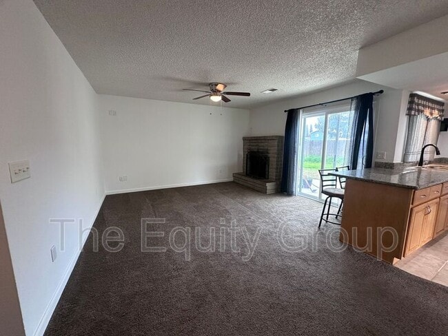 Building Photo - 534 Ash St