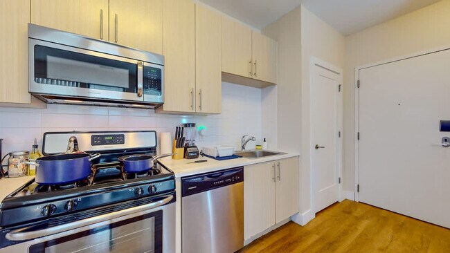 Building Photo - 545 Bedford St