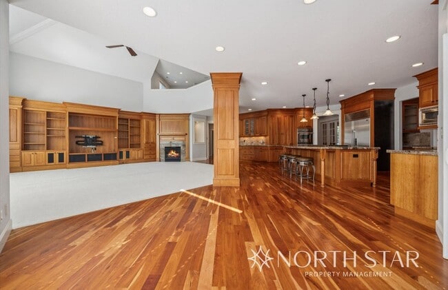 Building Photo - Stunning Bull Mountain Estate