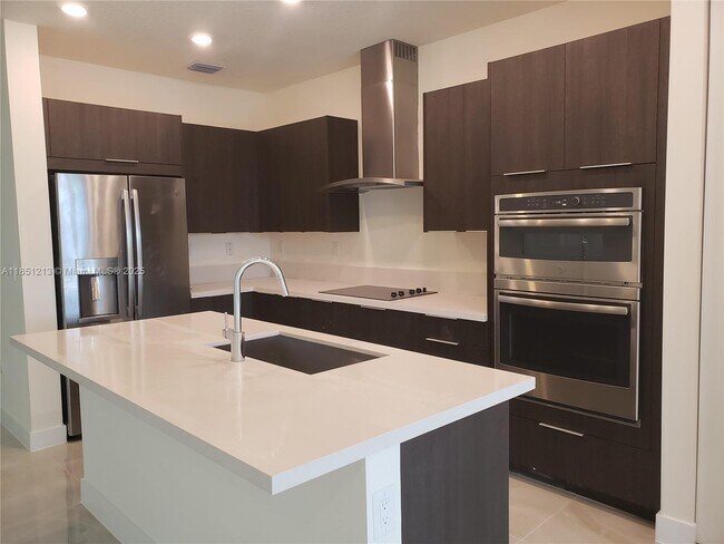 Building Photo - 10275 NW 66th St
