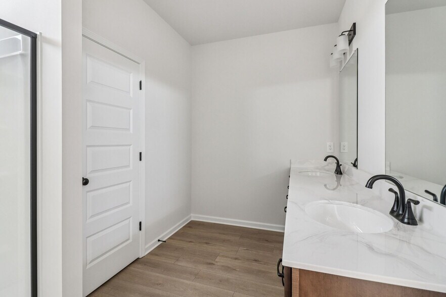 Building Photo - 700 Shetland Trl