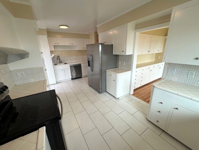 Building Photo - Hillside Ventura Home- Gorgeous Ocean View!!