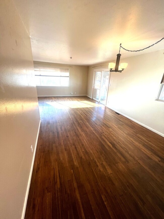 Building Photo - 701 S 19th Ave