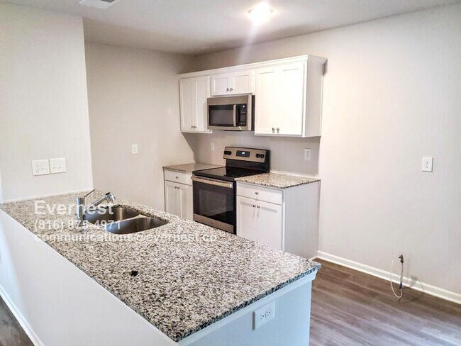 Building Photo - Charming 3-Bedroom Home in a Peaceful Kans...