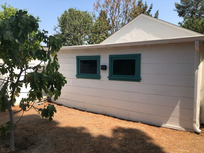 Building Photo - COMING SOON! Beautiful Home near Warner Brothers Studio! AVAILABLE 6/10/2026
