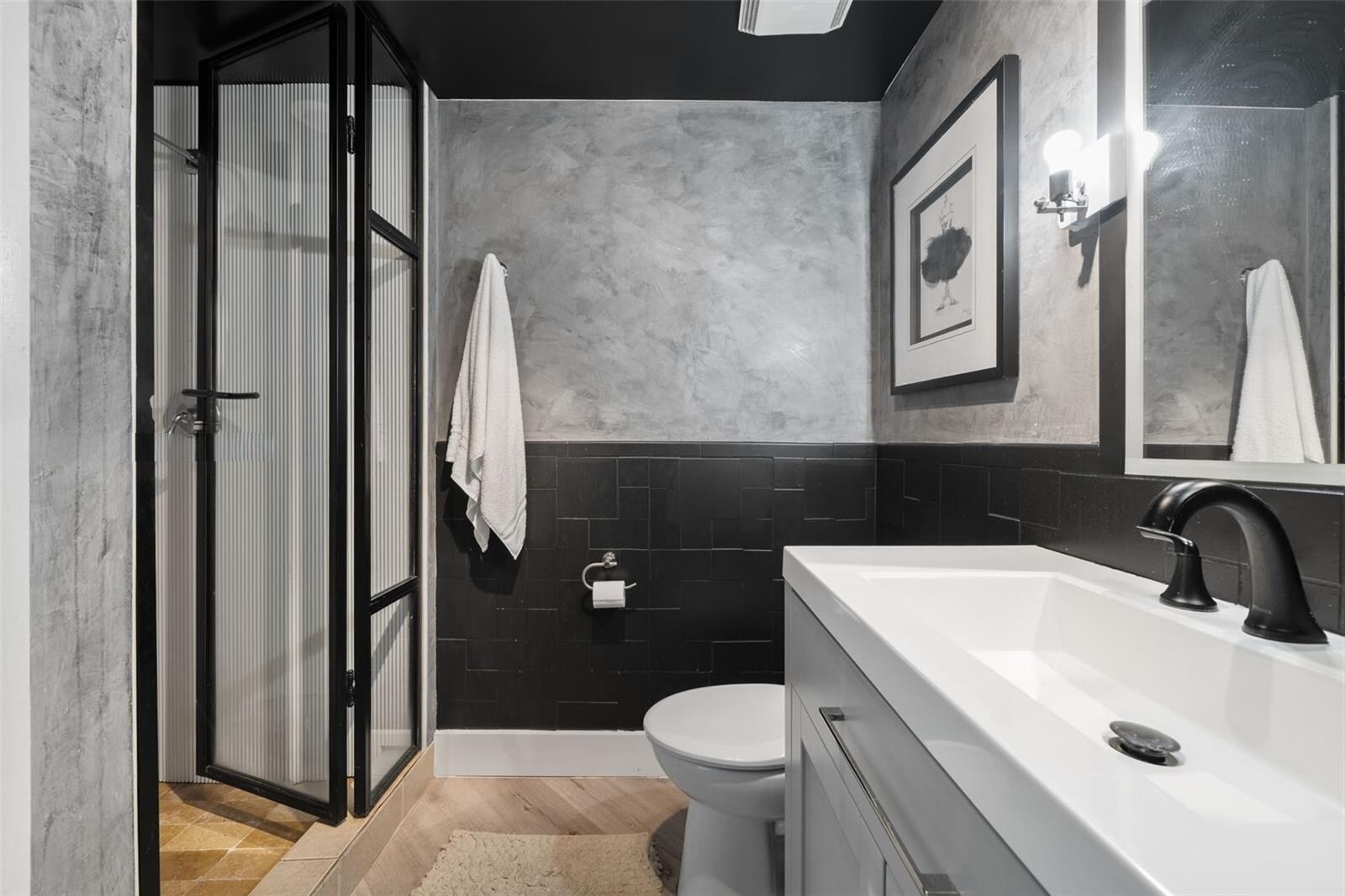 Building Photo - 690 SW 1st Ct