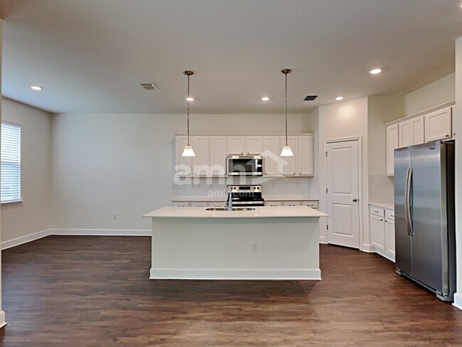 Building Photo - 1048 Walden Pond Dr