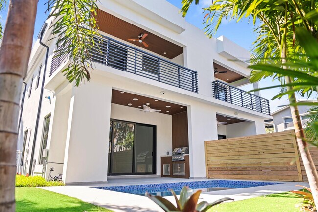 Building Photo - 1314 NE 13th Ave