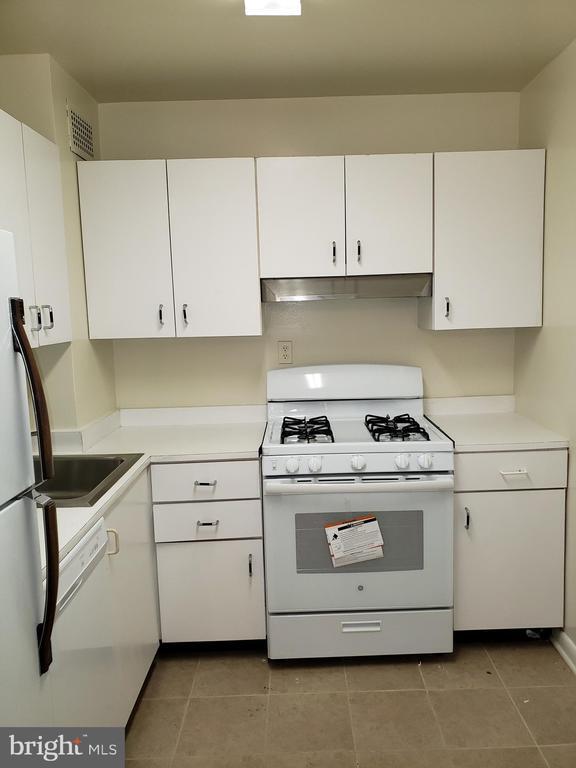 Building Photo - 130 Slade Ave