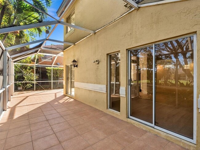 Building Photo - 11407 Lakeview Dr