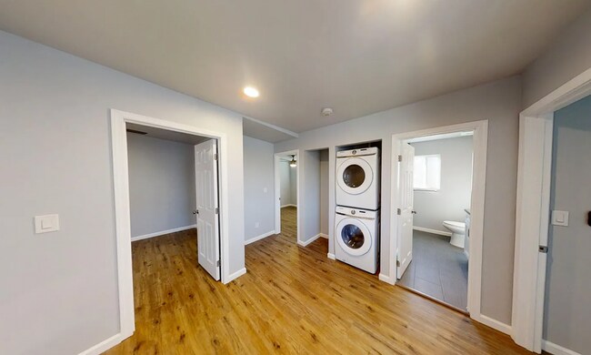 Building Photo - 5118-5120 East Falls View Dr