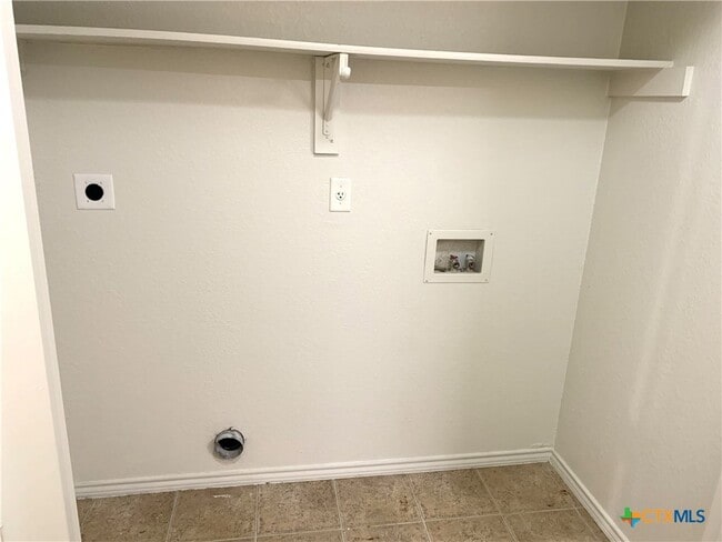 Building Photo - 105 Valley Cir