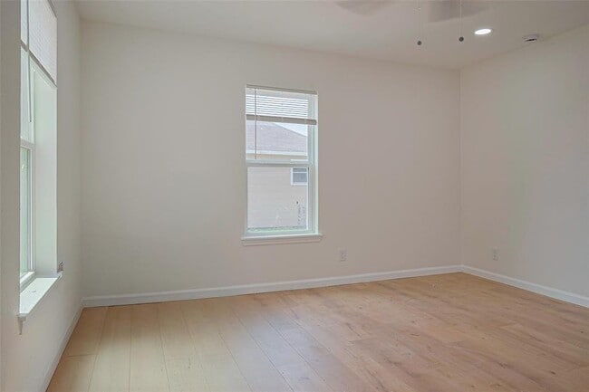 Building Photo - 407 Pine St
