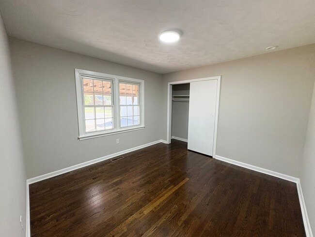 Building Photo - Brick 3 bed 1 bath home