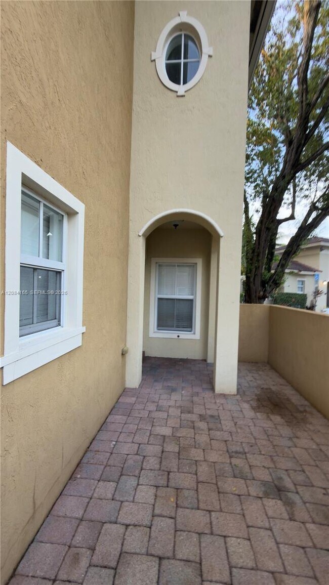 Building Photo - 2851 Prospect Rd