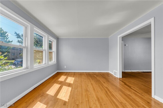 Building Photo - 3264 E 149th St
