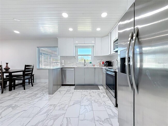 Building Photo - 10709 Donbrese Ave