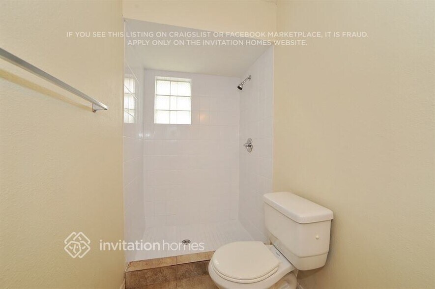 Building Photo - 608 Valley Hill Dr