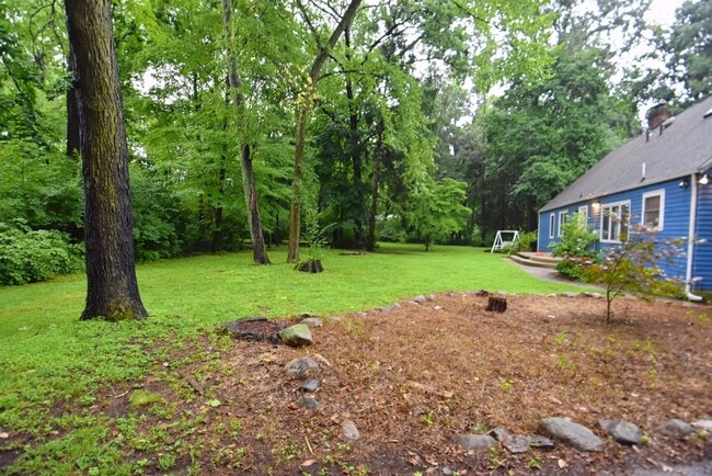Building Photo - 4 bedroom 2.5 bath South Bend home on larg...