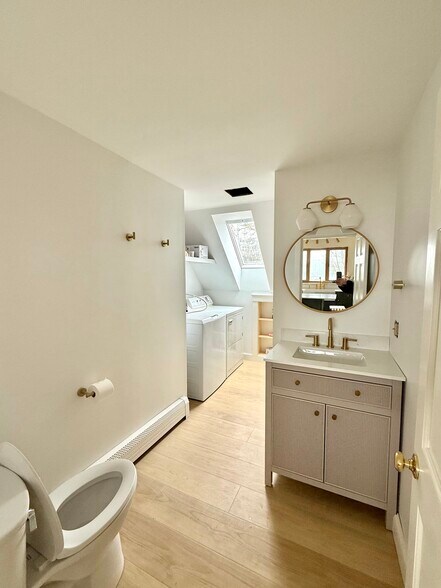 Building Photo - 243 Basin Point Rd