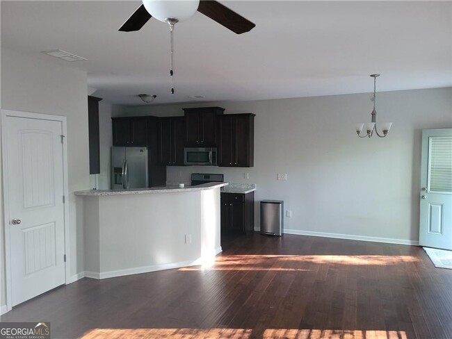 Building Photo - 573 Arrowhead Dr