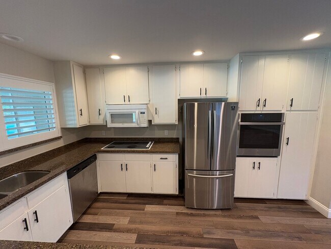 Building Photo - NW Visalia Home Near Country Club coming soon!