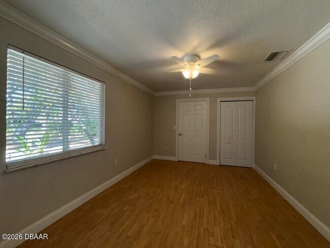 Building Photo - 190 Hidden Hills Dr