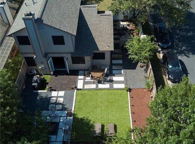 Building Photo - 12800 Meehan Dr