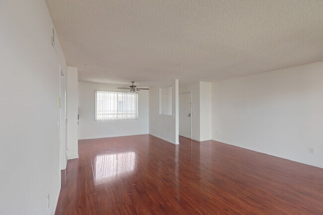 Building Photo - 7233 Loma Verde Ave