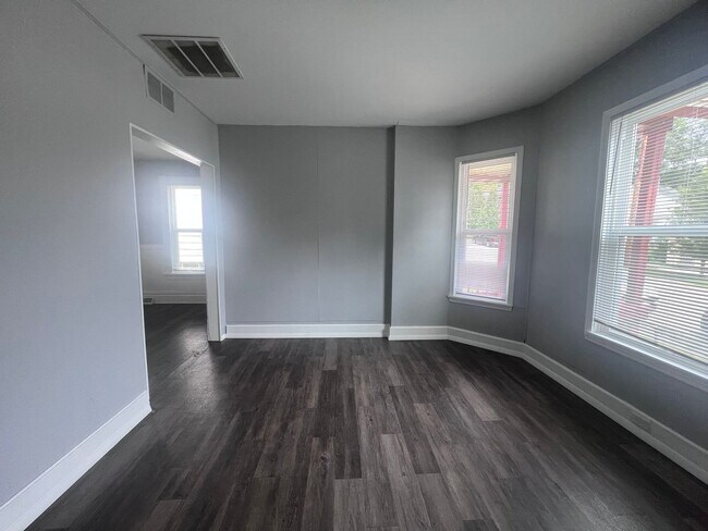 Building Photo - Two Bedroom Home - NE Side of Grand Rapids!