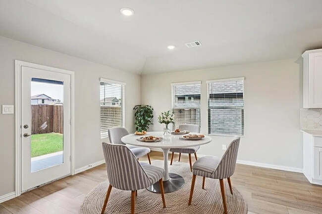 Building Photo - 512 Midnight Oak Dr