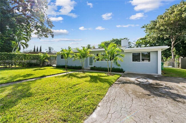 Building Photo - 8560 SW 126th Terrace