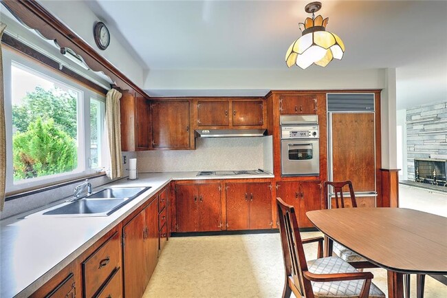 Building Photo - 5 Appian Way