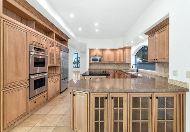 Building Photo - 7878 E Gainey Ranch Rd