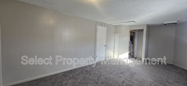 Building Photo - 3914 Maplecrest Rd