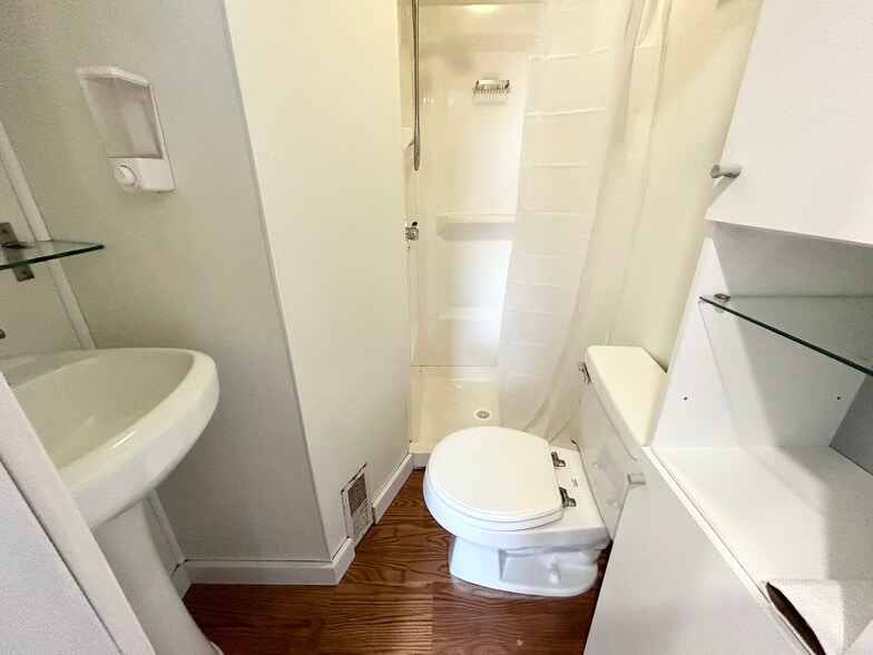 Building Photo - 102 Buttonwood St