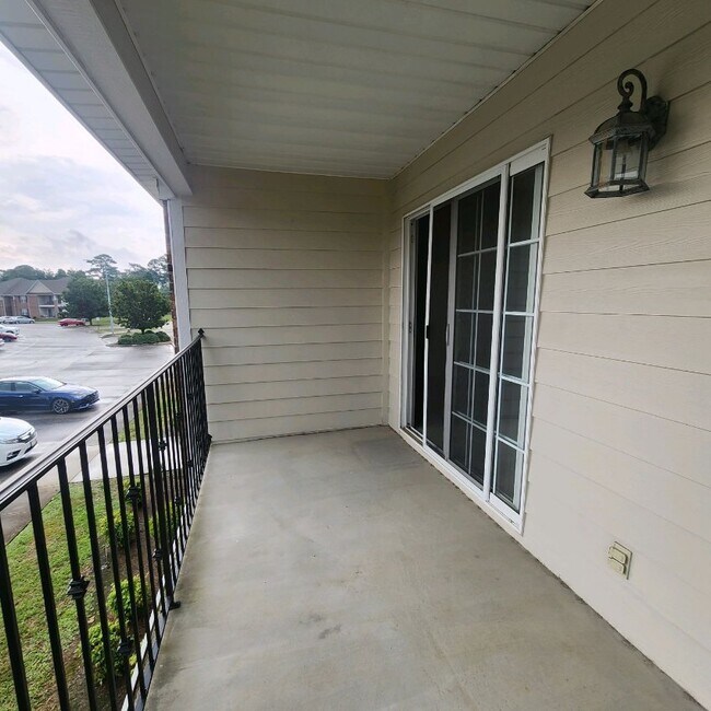 Building Photo - 1720 Renwick Dr