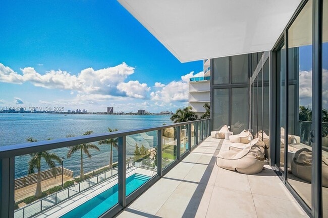 Building Photo - 788 NE 23rd St