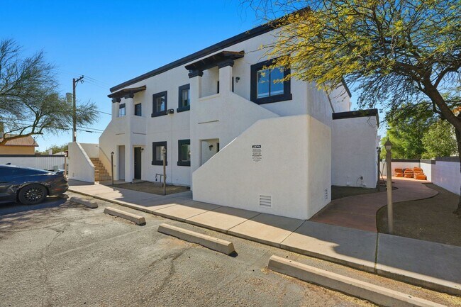 Building Photo - 317 N Vine Ave