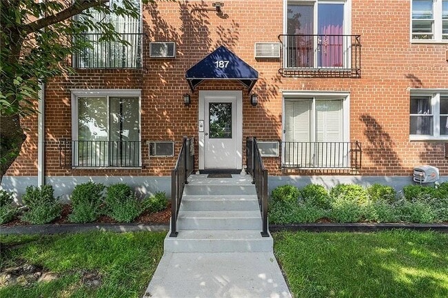 Building Photo - 187 Seaver Ave