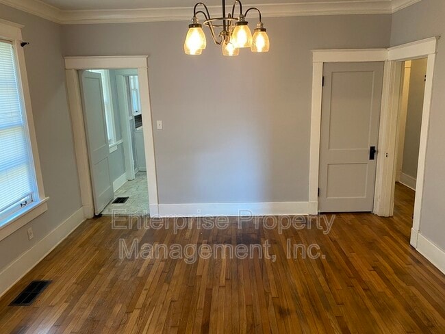 Building Photo - 414 N Willett St
