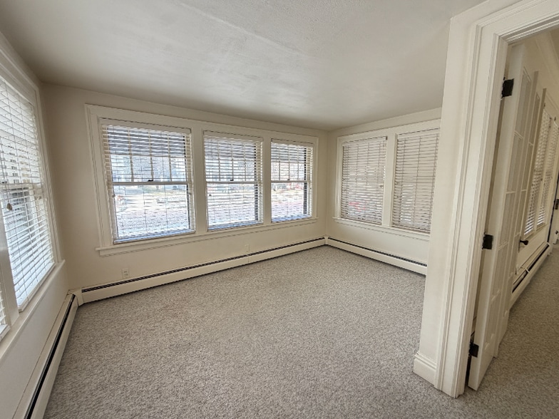 Building Photo - 1155 N Cherry St