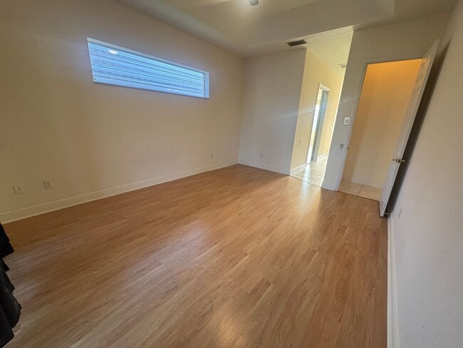 Building Photo - 401 SW 33rd Ave