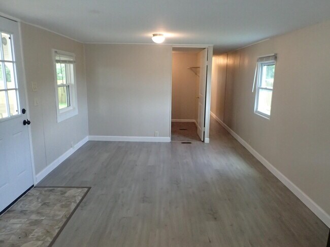 Building Photo - 230 Happy Hollow Ln