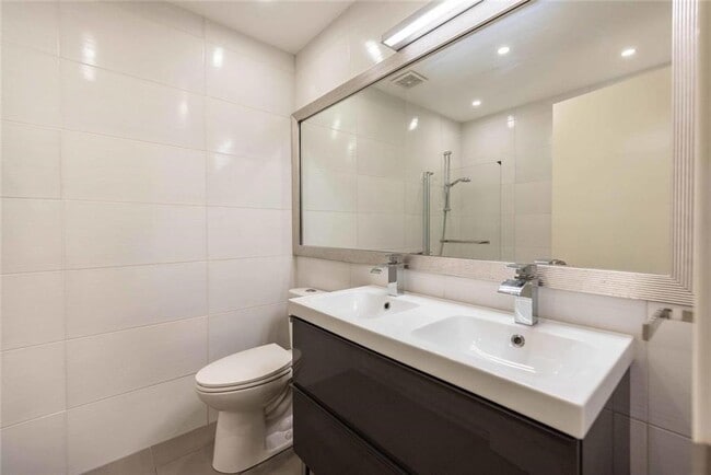 Building Photo - 3302 Catalina Dr