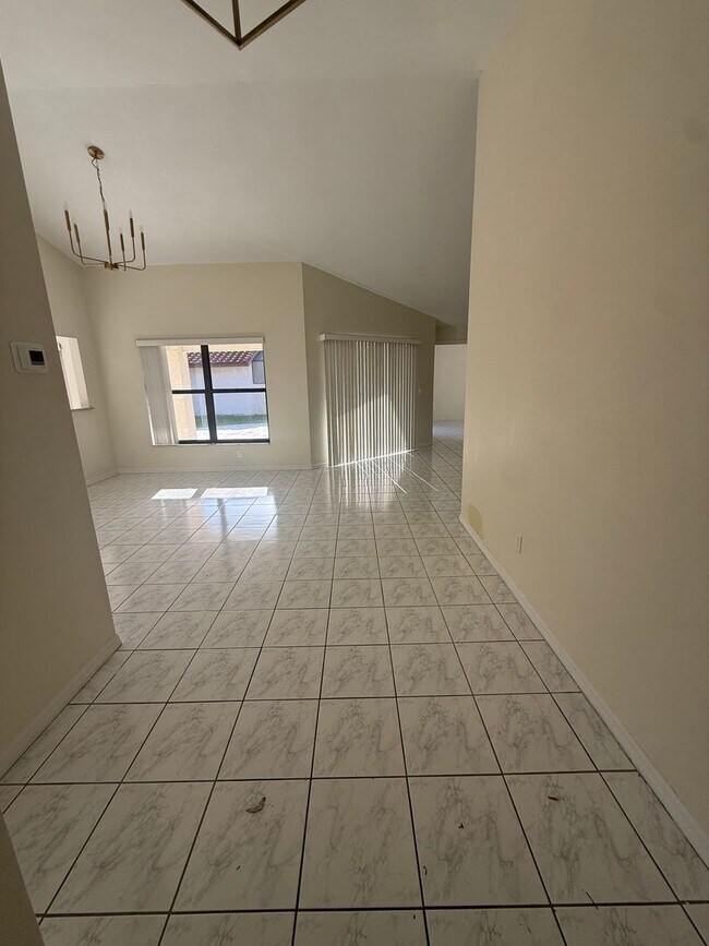 Building Photo - 8102 Ibiza Ct S