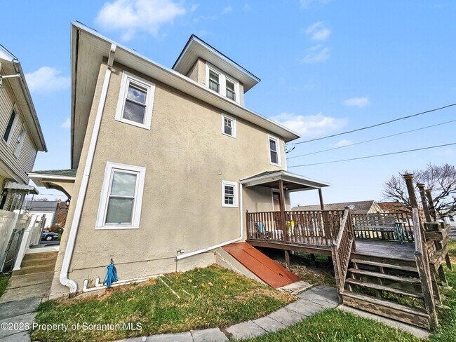 Building Photo - 852 N Rebecca Ave