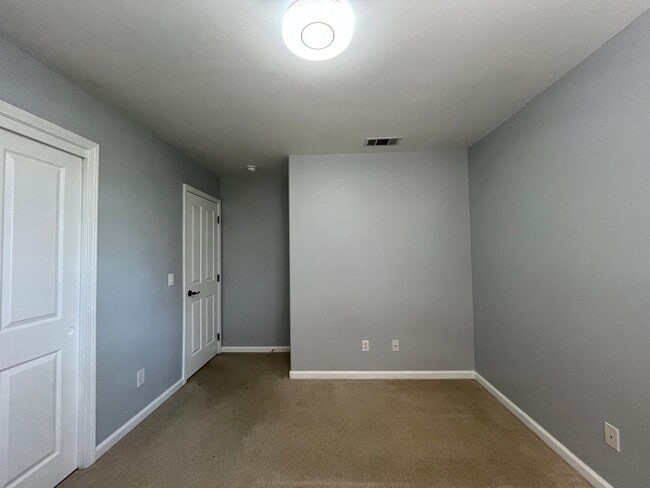 Building Photo - Paso Robles Townhouse, close to downtown!