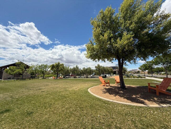 Building Photo - 3 bedroom, 2 bathroom home located in the vibrant community of Madera, CA