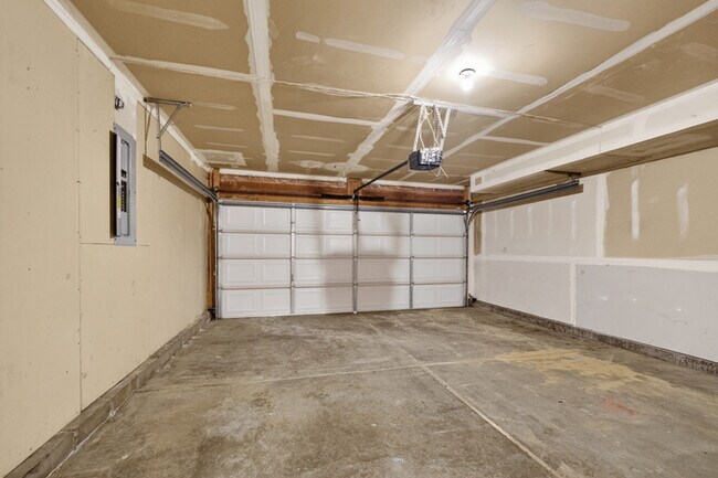 Building Photo - Light-Filled Fishers Home with Fenced Yard